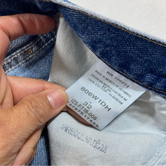 Wrangler Shorts Women’s 32 Distressed Denim Shorts pockets Casual shorts - Picture 2 of 6